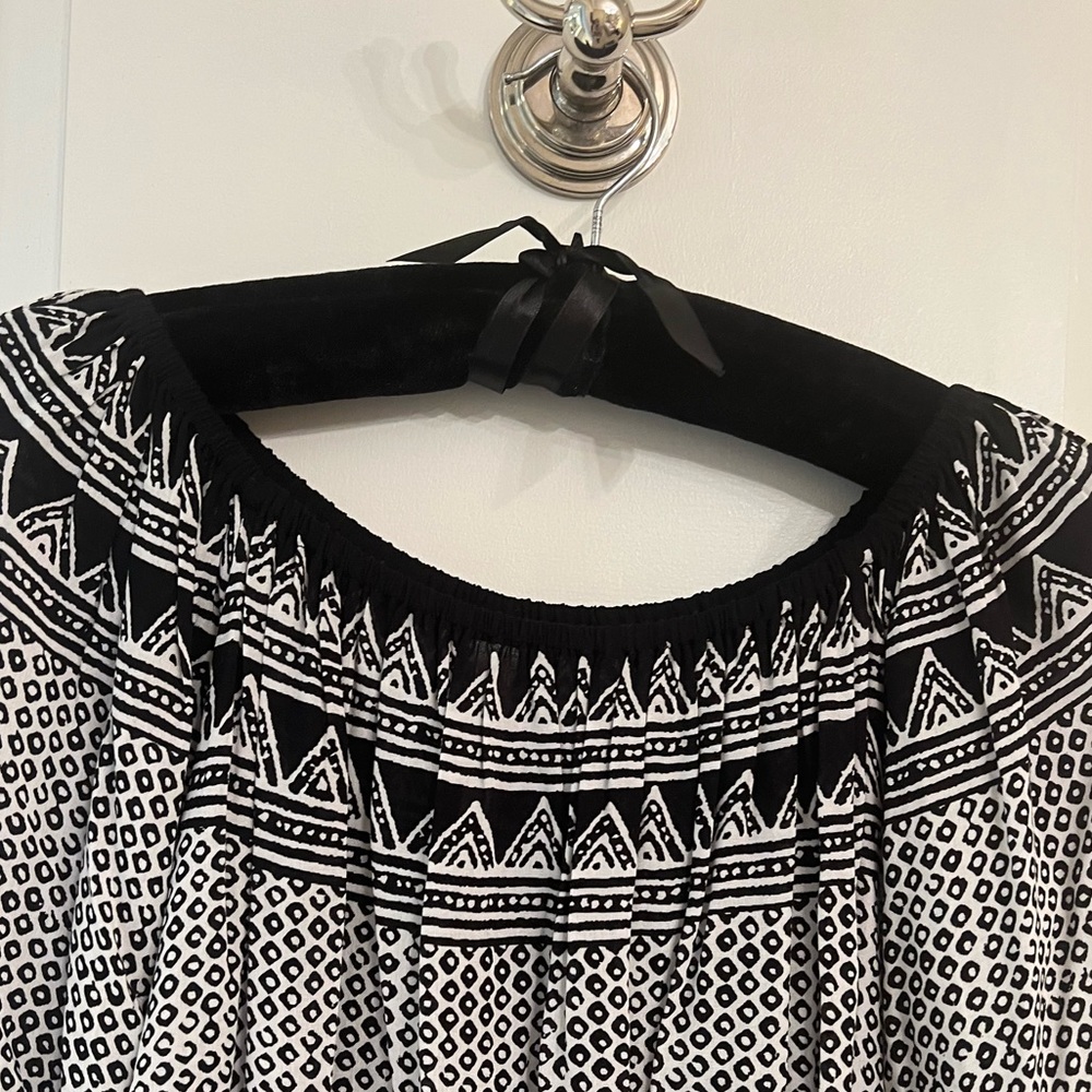 Cool Change black/white top - Picture 2 of 5